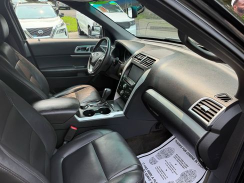 Used 2014 Ford Explorer XLT w/ Equipment Group 202A AWD/4WD image 30