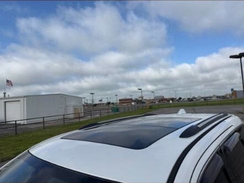 Used 2017 Jeep Grand Cherokee Overland AWD/4WD image 16