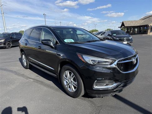 Used 2018 Buick Enclave Essence w/ LPO, Hit The Road Package AWD/4WD image 3
