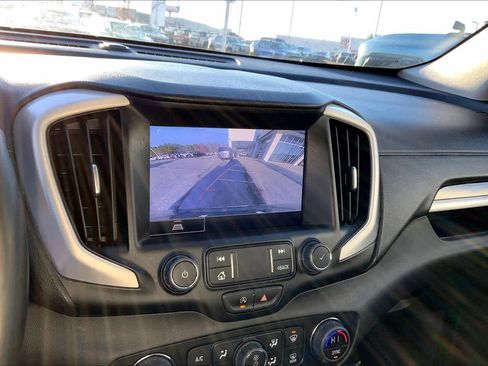 Used 2024 GMC Terrain SLT image 27
