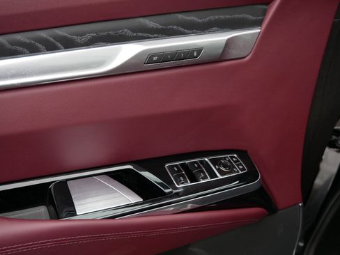 Used 2025 Cadillac Escalade Sport w/ LPO, ONYX Package image 20