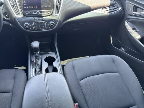 Used 2021 Chevrolet Malibu LT FWD image 17