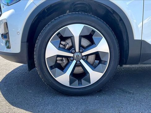 Used 2023 Volvo XC40 B4 Ultimate FWD image 2