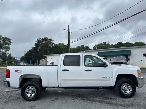 Used 2008 Chevrolet Silverado 2500 LT w/ Suspension Package, Off-Road AWD/4WD image 5