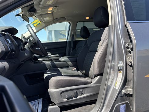 Used 2024 Nissan Pathfinder SV FWD image 12