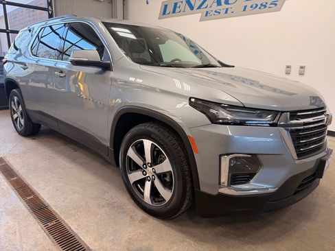 Used 2023 Chevrolet Traverse LT w/ LT Premium Package image 2