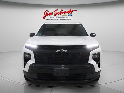 Used 2025 Chevrolet Traverse RS AWD/4WD image 3