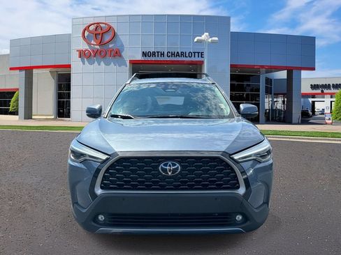 Used 2023 Toyota Corolla Cross XLE w/ Convenience Package FWD image 3