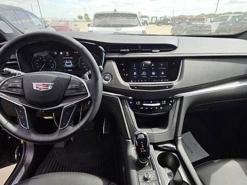 Used 2025 Cadillac XT5 Sportv w/ LPO, Onyx Lite Package AWD/4WD image 3