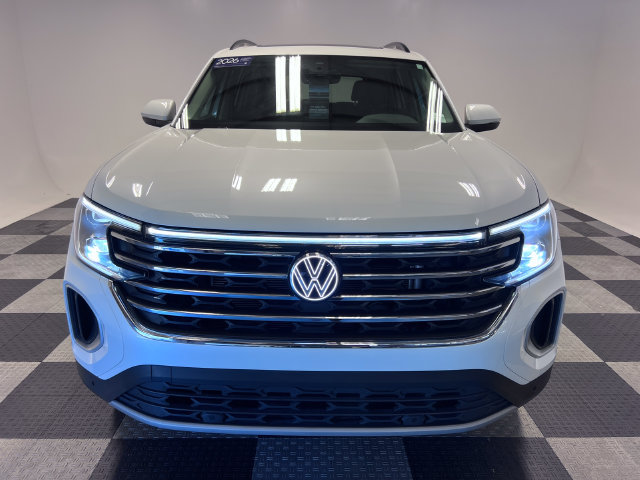 Certified 2026 Volkswagen Atlas SE FWD image 2