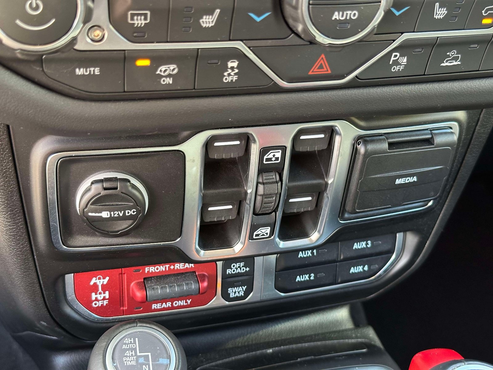 Used 2026 Jeep Wrangler Unlimited Rubicon 392 w/ Quick Order Package 27X Moab AWD/4WD image 19