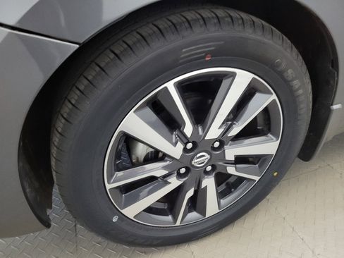 Used 2021 Nissan Versa SV w/ Trunk Package FWD image 31