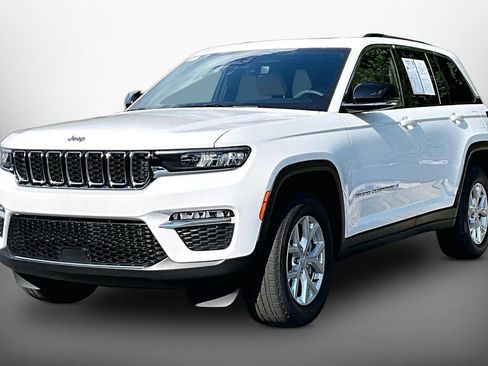 Used 2023 Jeep Grand Cherokee Limited AWD/4WD image 4