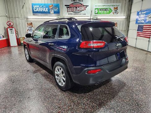 Used 2016 Jeep Cherokee Sport FWD image 5
