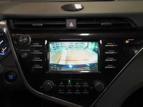 Certified 2018 Toyota Camry LE w/ Convenience Package image 28