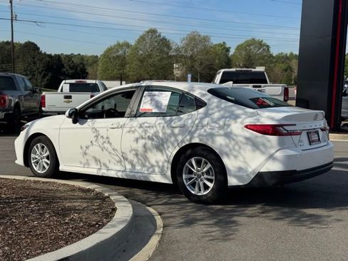 Used 2025 Toyota Camry LE image 9