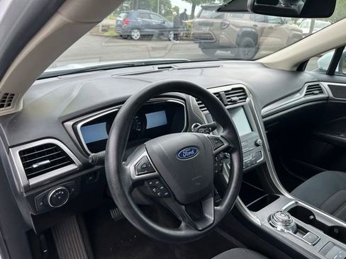 Used 2019 Ford Fusion SE FWD image 19