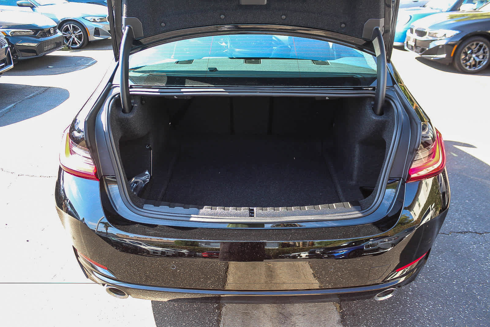 Used 2026 BMW 330i Sedan w/ Convenience Package RWD image 27