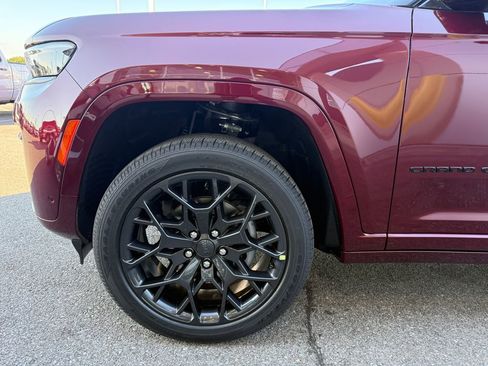 New 2026 Jeep Grand Cherokee Summit w/ Obsidian Package AWD/4WD image 28