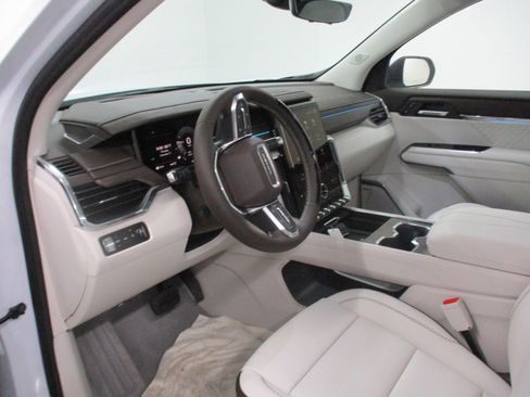 New 2026 GMC Acadia Denali w/ Super Cruise Package image 18