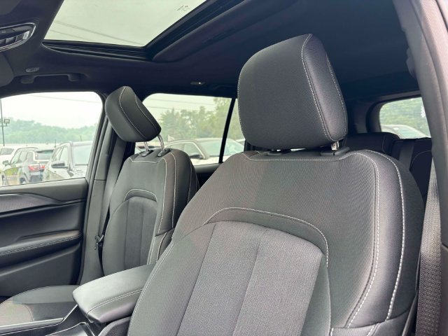 New 2026 Jeep Grand Cherokee Laredo X AWD/4WD image 16