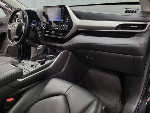 Used 2020 Toyota Highlander XLE FWD image 36