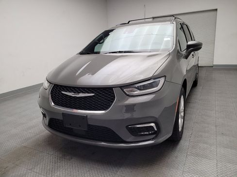 Used 2022 Chrysler Pacifica Touring AWD/4WD image 15