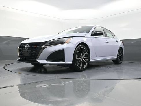 Used 2024 Nissan Altima 2.5 SR FWD image 33