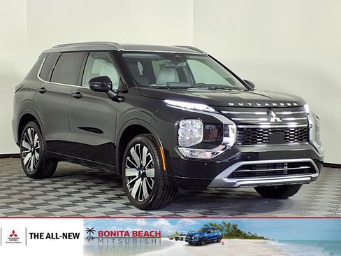 Used 2025 Mitsubishi Outlander AWD image 1