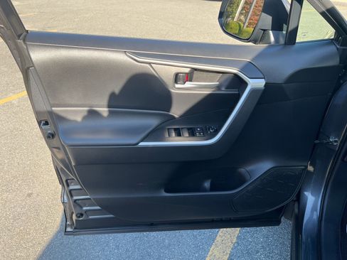 Used 2021 Toyota RAV4 XLE w/ XLE Grade Weather Package image 15