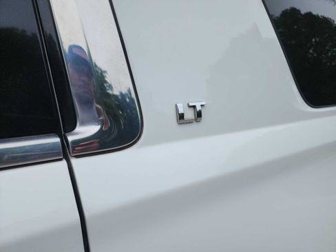 Used 2015 Chevrolet Suburban LT RWD image 10