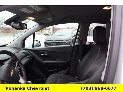 Used 2022 Chevrolet Trax LT w/ LT Convenience Package image 23