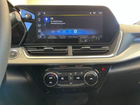 Used 2025 Chevrolet Trax LT image 17