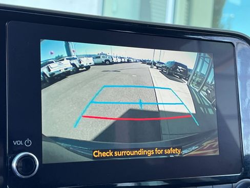 Used 2024 Toyota Highlander LE image 19