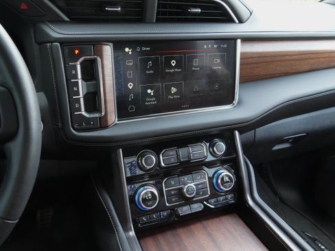 Used 2024 GMC Yukon Denali Ultimate w/ LPO, Illumination Package AWD/4WD image 24