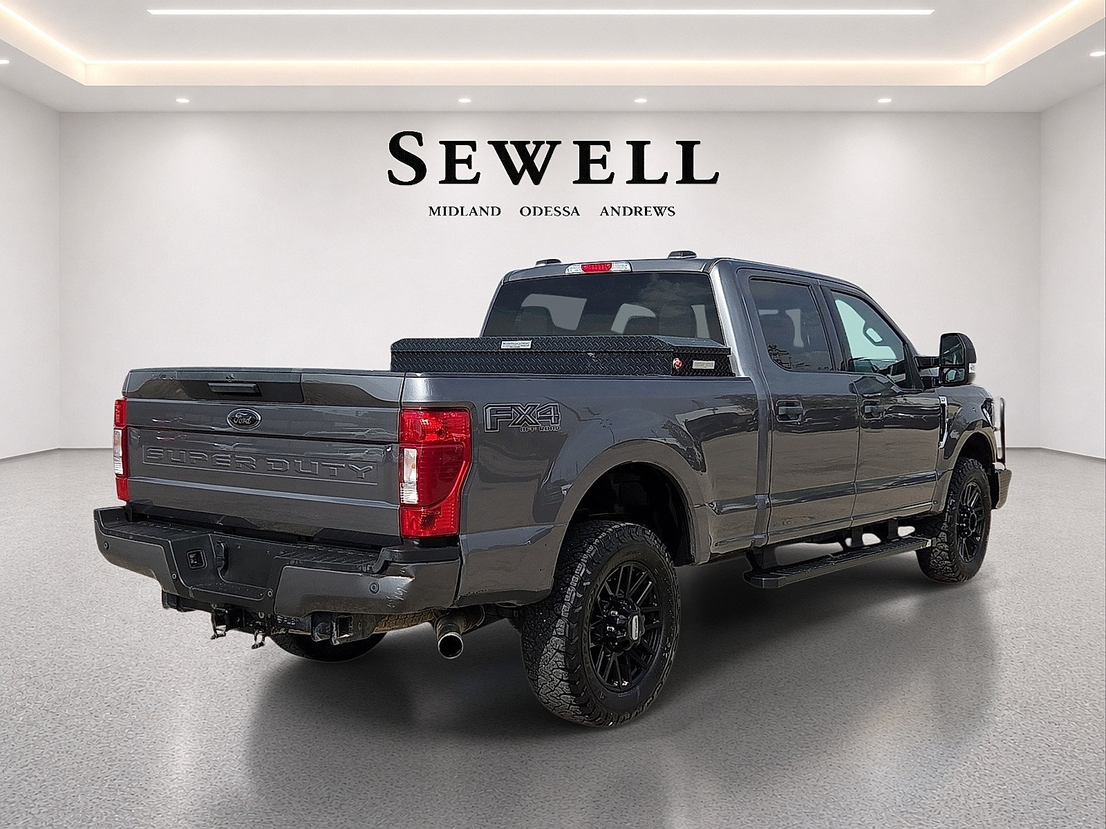 Used 2022 Ford F250 XLT w/ Black Appearance Package AWD/4WD image 4