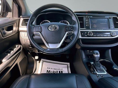 Used 2019 Toyota Highlander XLE image 6