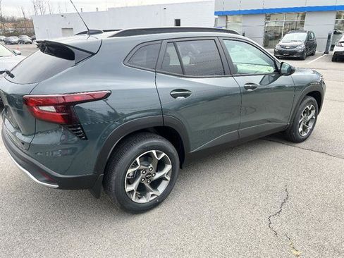 New 2026 Chevrolet Trax LT w/ Driver Confidence Package image 6