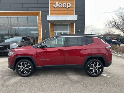 Used 2025 Jeep Compass Limited AWD/4WD image 9