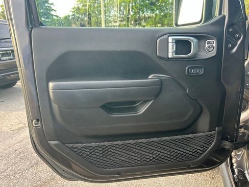 Used 2024 Jeep Wrangler Unlimited Rubicon AWD/4WD image 33