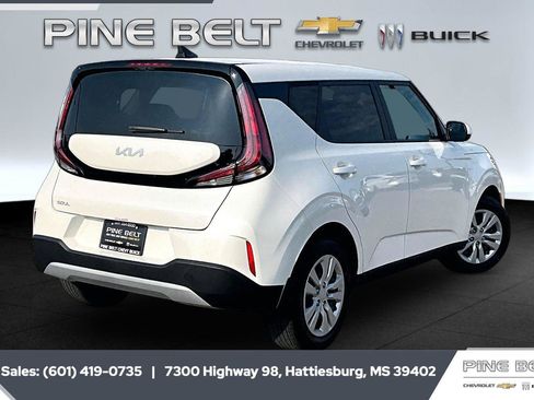 Used 2024 Kia Soul LX FWD image 11