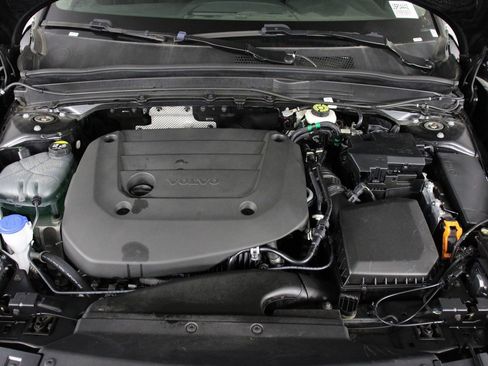 Certified 2025 Volvo XC40 B5 Plus image 24