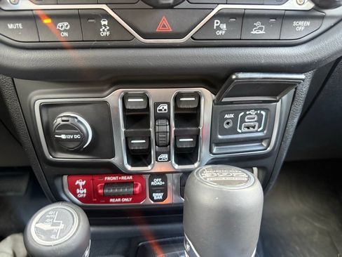 Used 2025 Jeep Wrangler Unlimited Rubicon 392 AWD/4WD image 29