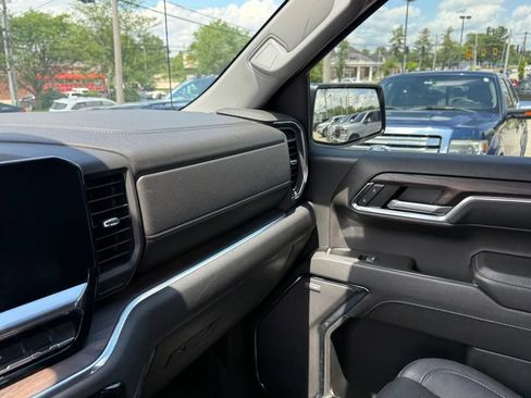 Used 2023 GMC Sierra 1500 SLT w/ SLT Convenience Package AWD/4WD image 24