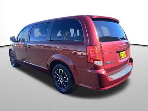 Used 2019 Dodge Grand Caravan GT image 3