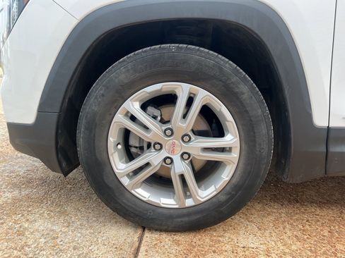 Used 2023 GMC Terrain SLE w/ Driver Convenience Package image 8