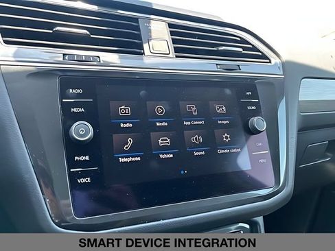 Used 2018 Volkswagen Tiguan SE w/ 3rd Row Seat Package AWD/4WD image 32