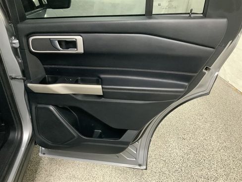 Used 2021 Ford Explorer XLT w/ Equipment Group 202A AWD/4WD image 21
