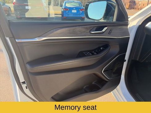 Used 2022 Jeep Grand Cherokee Overland image 13