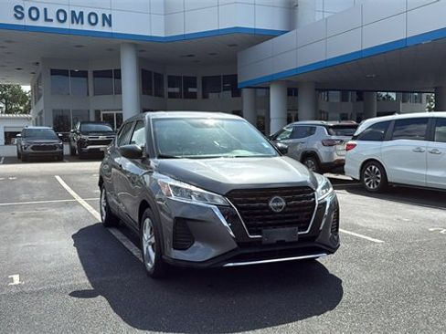 Used 2023 Nissan Kicks S image 1